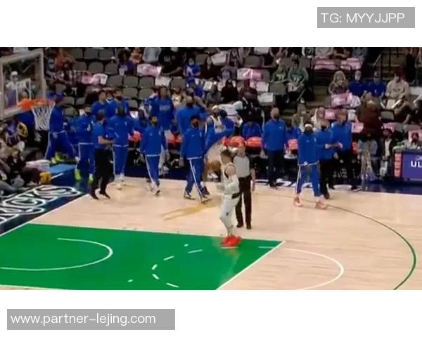 外国网友热议明星篮球技艺引发全球关注与讨论